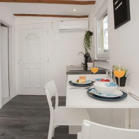 Studio Apartment Skatula Skradin Exterior photo